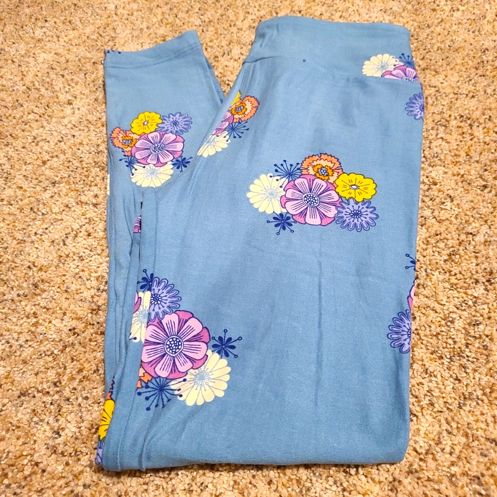 Lula Roe brand leggings. One Size. Blue with flowers.